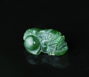 Mặt Dây Với Thiết Kế Tỳ Hưu Bằng Ngọc Bích Nephrite