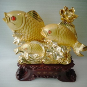 Cá chép 3 con vàng vượt sóng