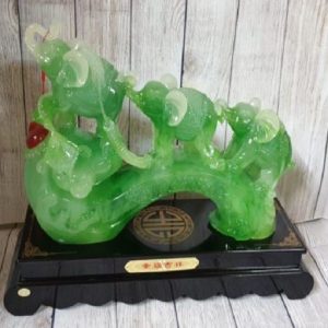 Hoàng gia voi xanh choàng xâu tiền trên như ý