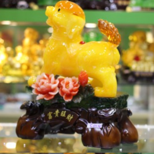 Chó ngọc vàng trên mẫu đơn