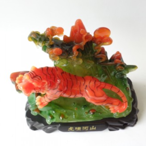 Hổ đỏ trên núi xanh