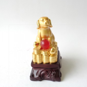 Chó vàng châu đỏ trên tiền