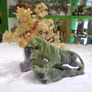 Hổ lam ngọc lên núi